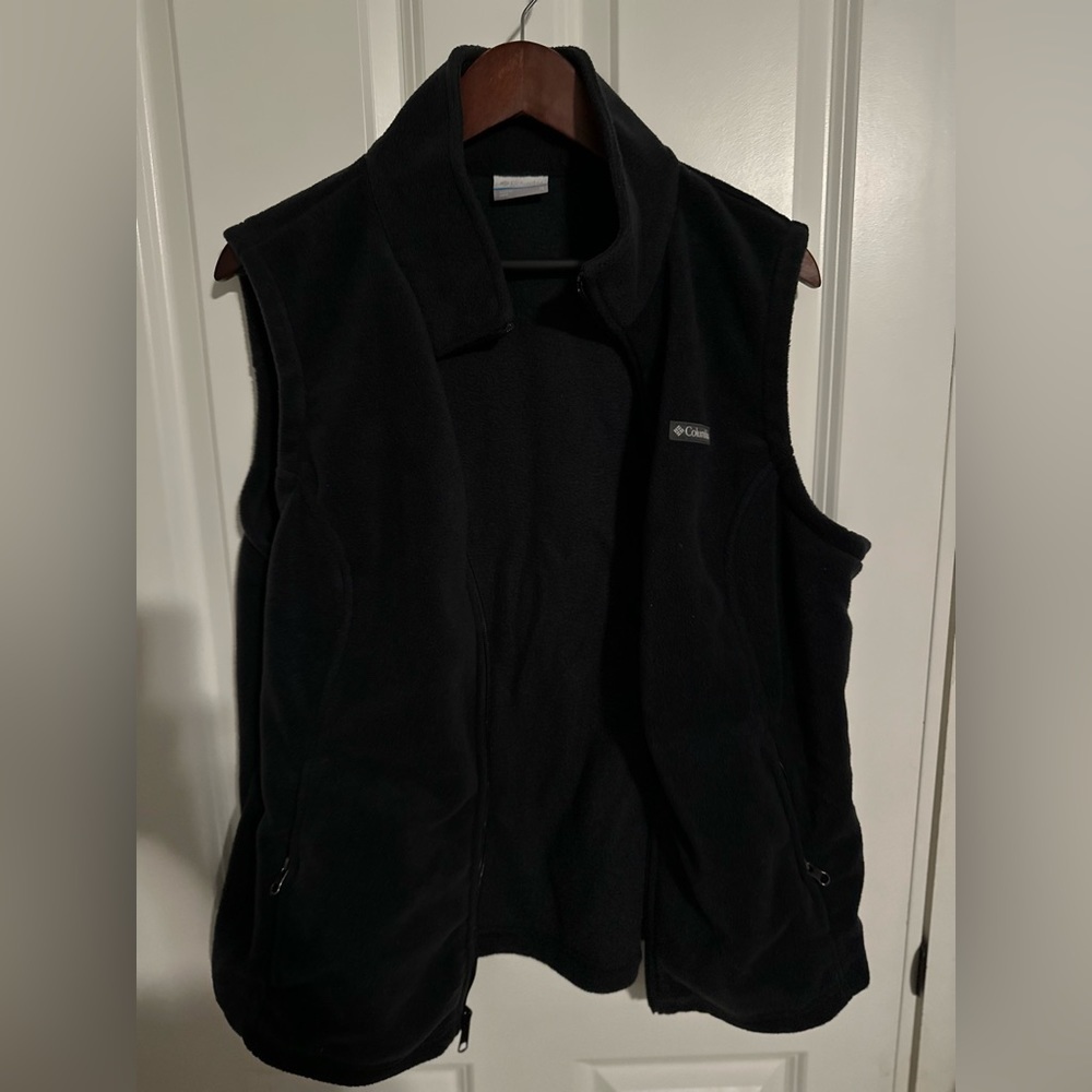 Columbia black fleece vest